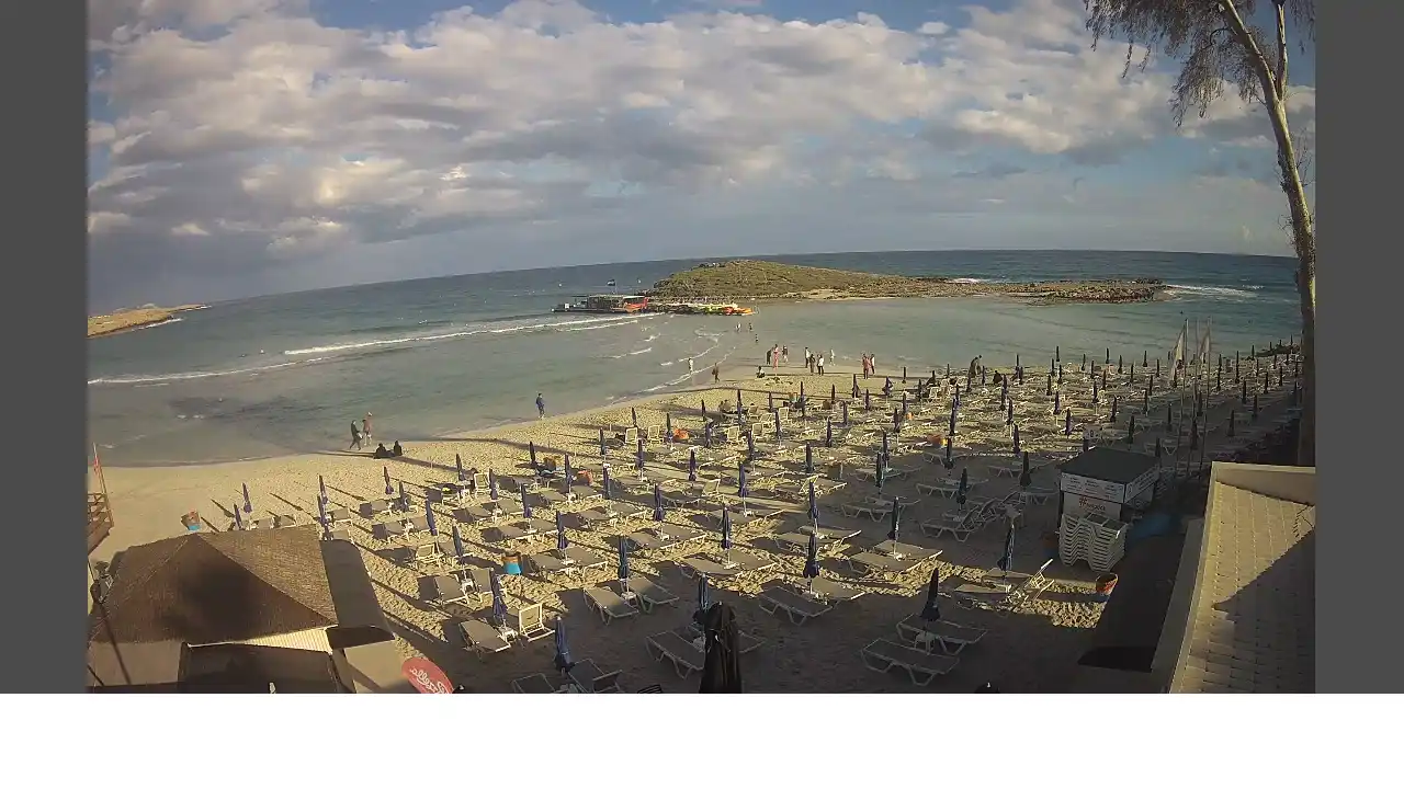 :city webcam snapshot — May 4, 2026 15:00