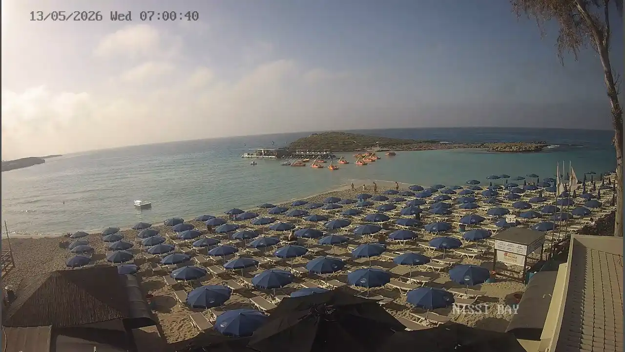 Webcam snapshot from :city — May 13, 2026 05:00