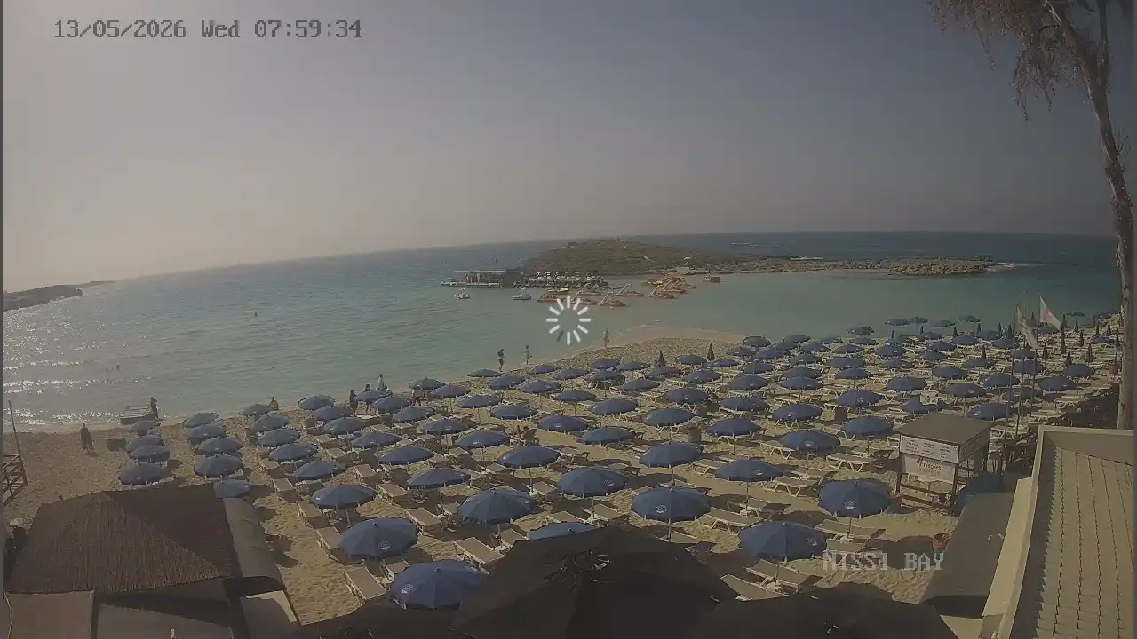 Webcam snapshot from :city — May 13, 2026 06:00