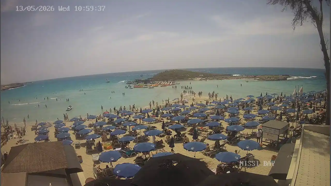 Webcam snapshot from :city — May 13, 2026 09:00