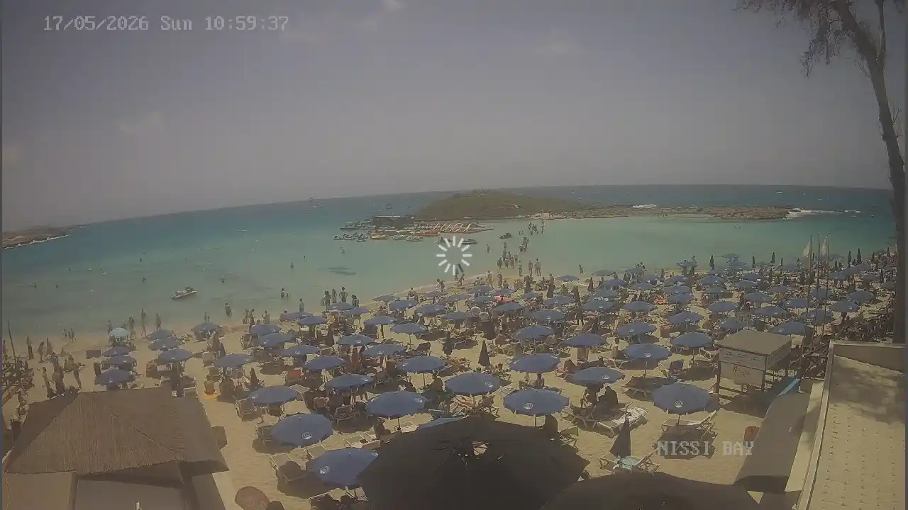 Webcam snapshot from :city — May 17, 2026 09:00