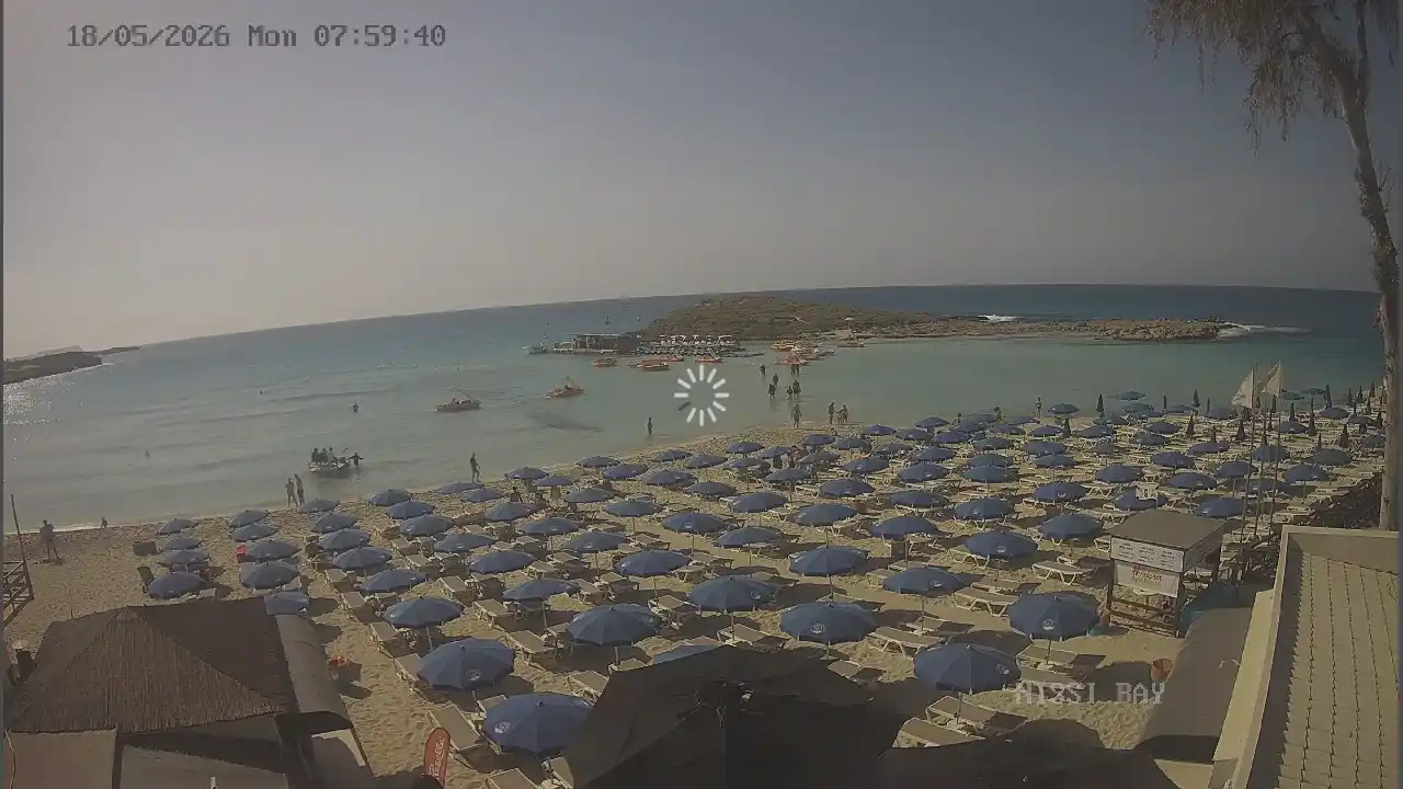 Webcam snapshot from :city — May 18, 2026 06:00