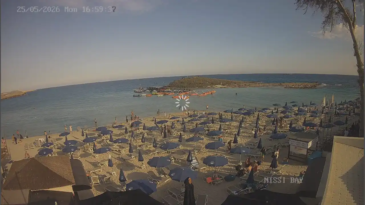 Webcam snapshot from :city — May 25, 2026 15:00