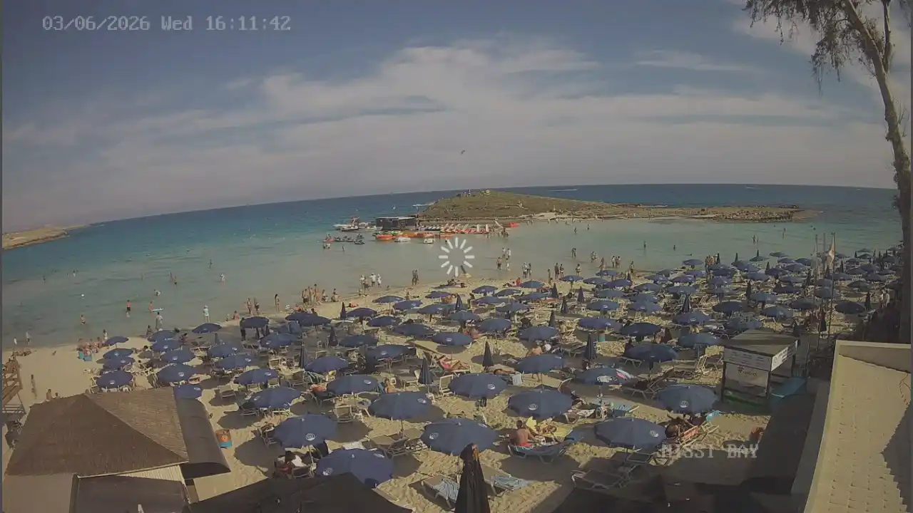Webcam snapshot from :city — June 3, 2026 15:00