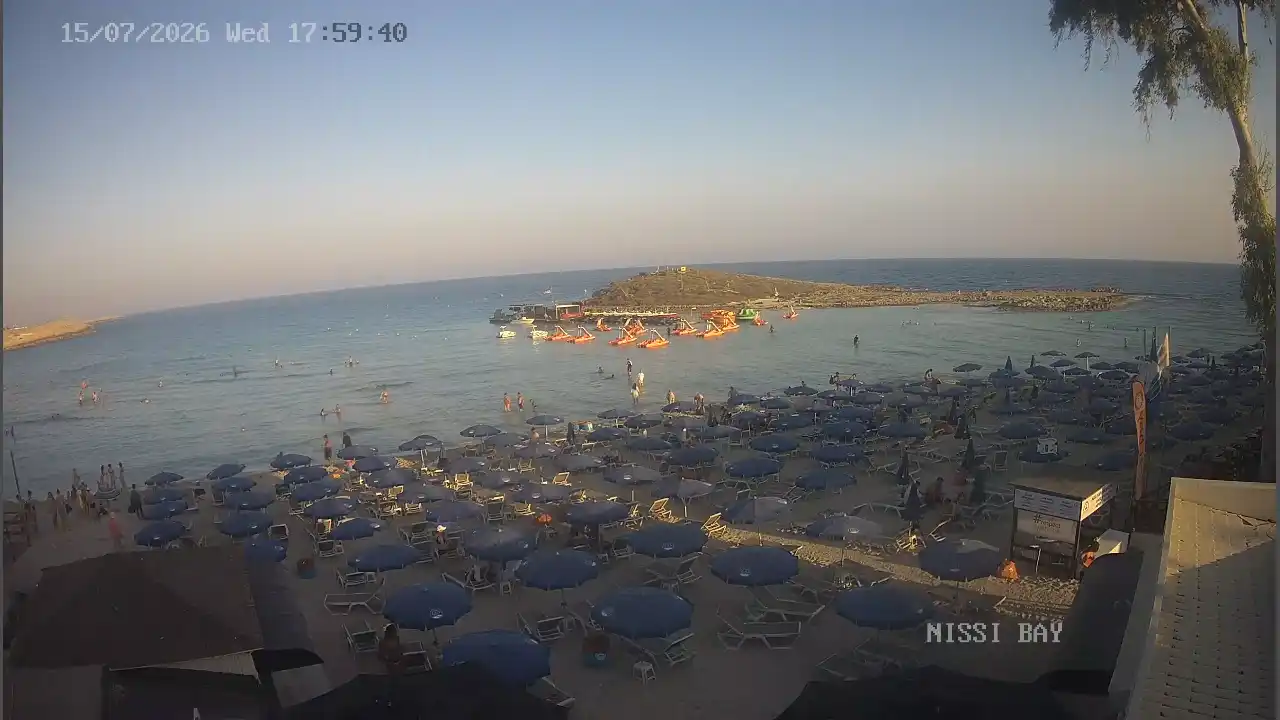 Webcam snapshot from :city — July 15, 2026 16:00