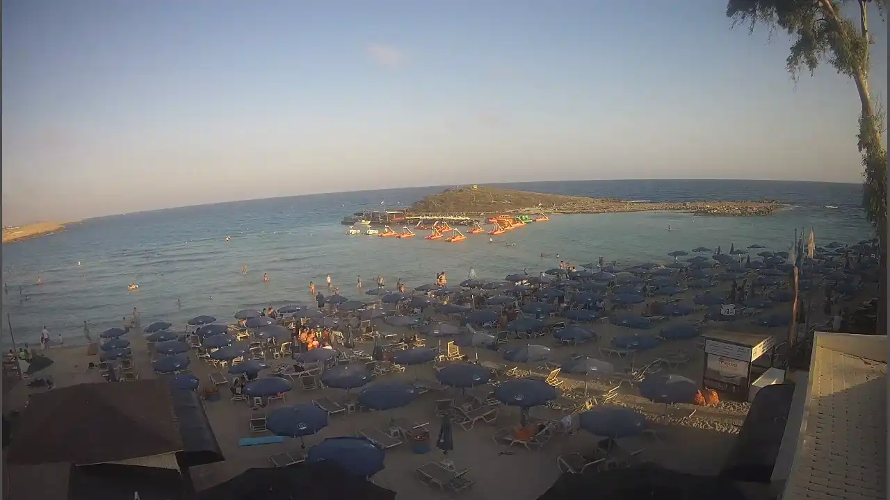 Webcam snapshot from :city — July 18, 2026 16:00