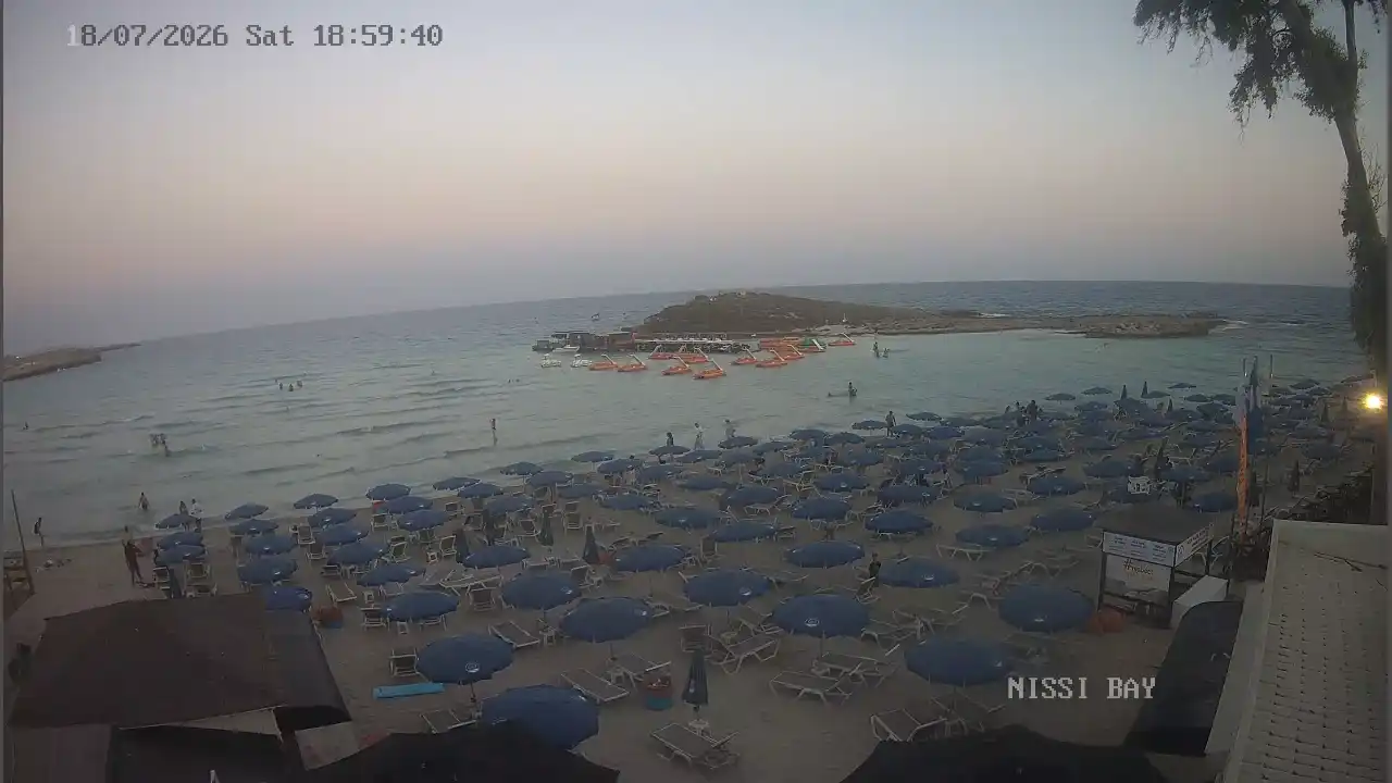 Webcam snapshot from :city — July 18, 2026 17:00