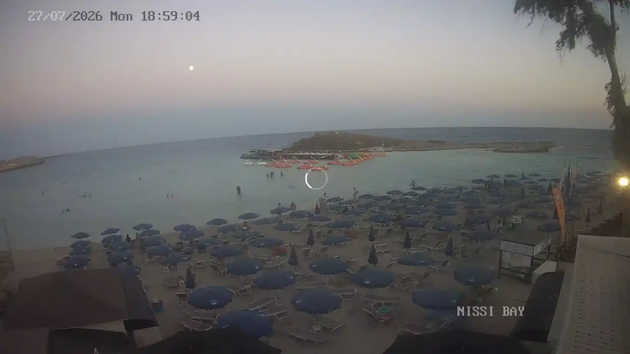 Webcam snapshot from :city — July 27, 2026 17:00