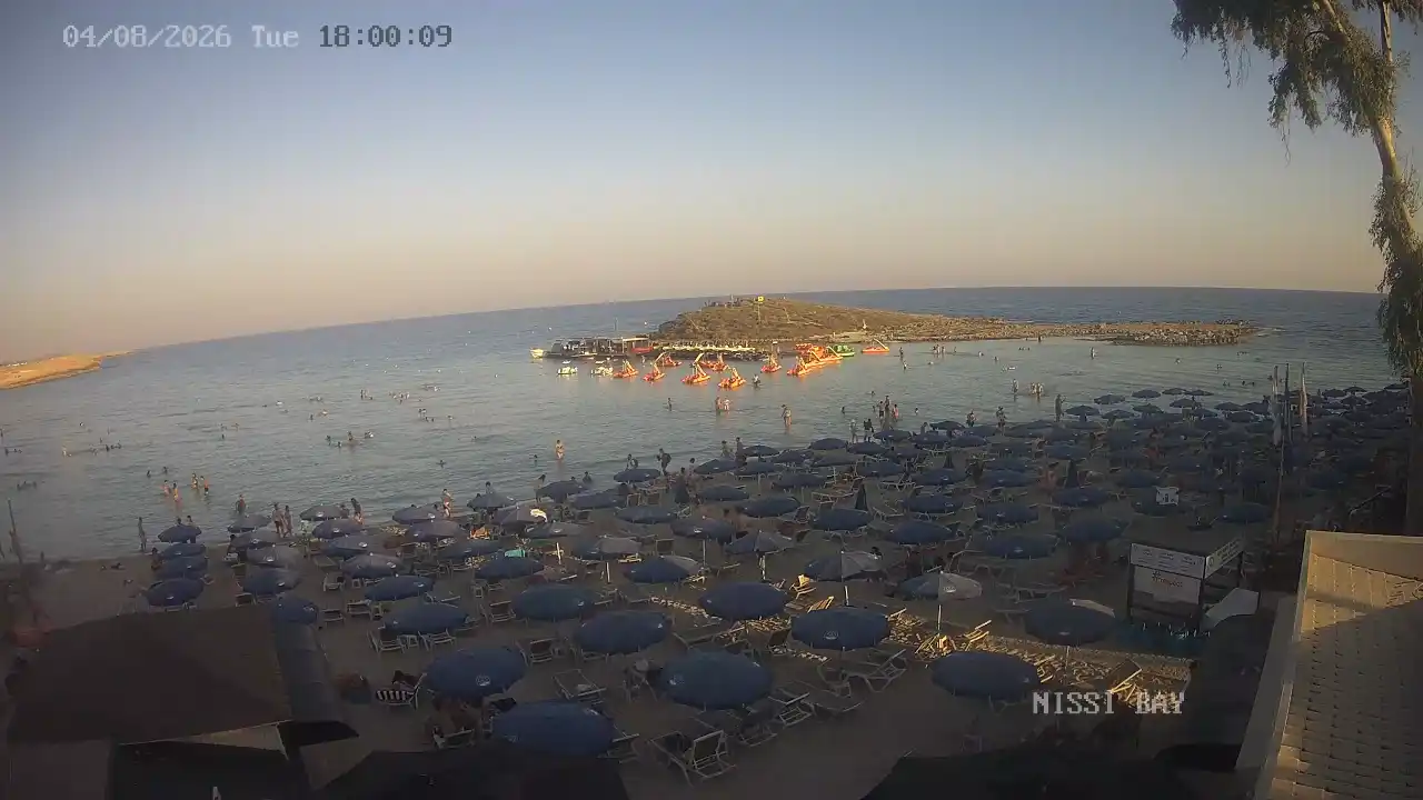 Webcam snapshot from :city — August 4, 2026 16:00