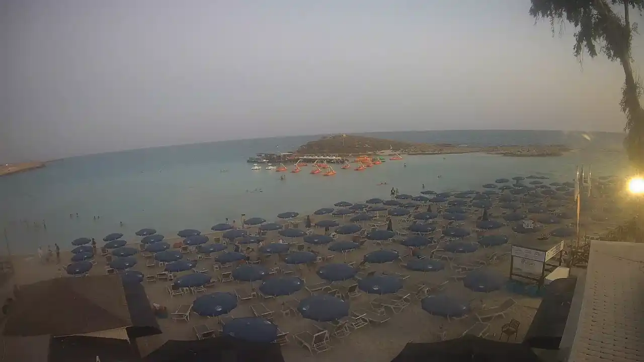 Webcam snapshot from :city — August 4, 2026 17:00