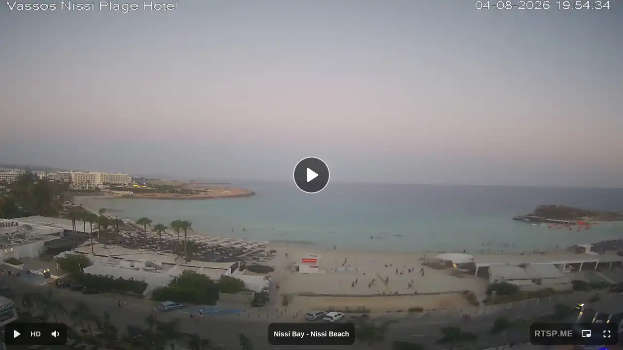 Webcam snapshot from :city — August 4, 2026 17:00