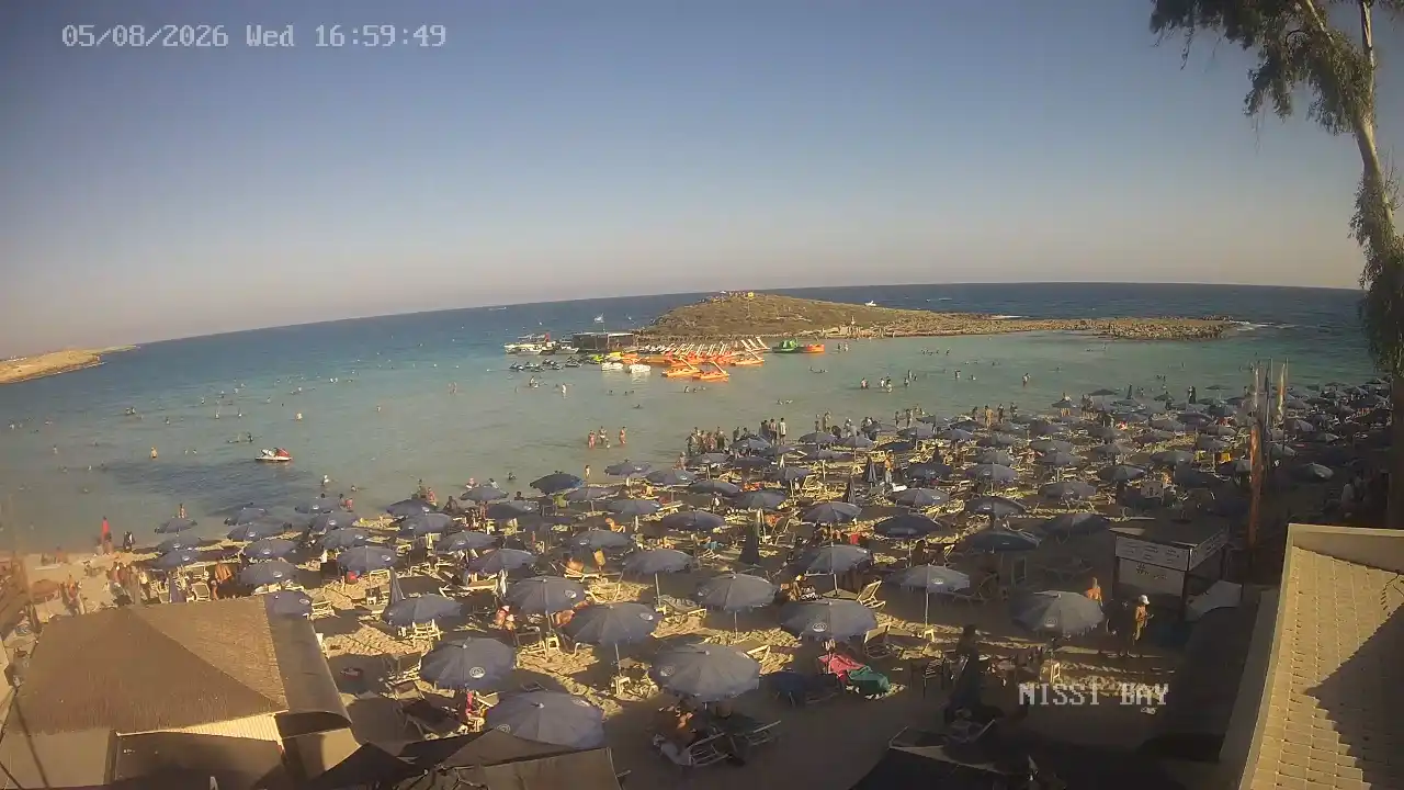 Webcam snapshot from :city — August 5, 2026 15:00
