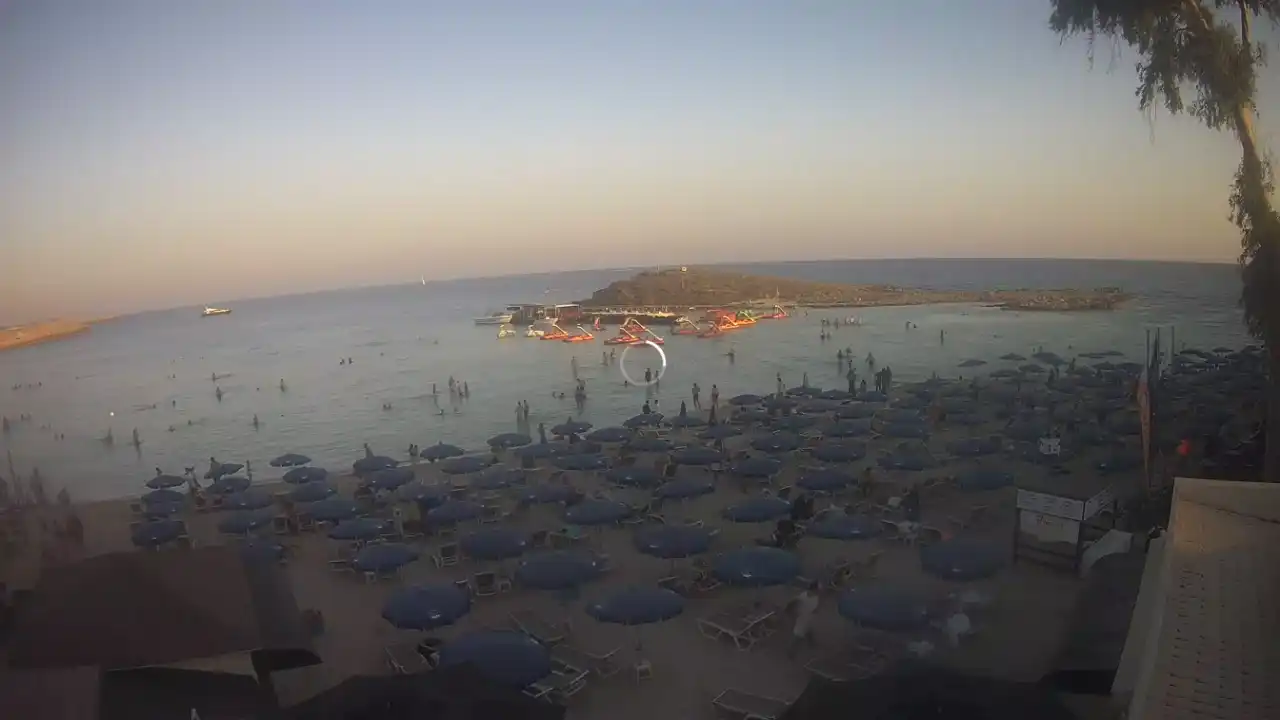Webcam snapshot from :city — August 20, 2026 16:00