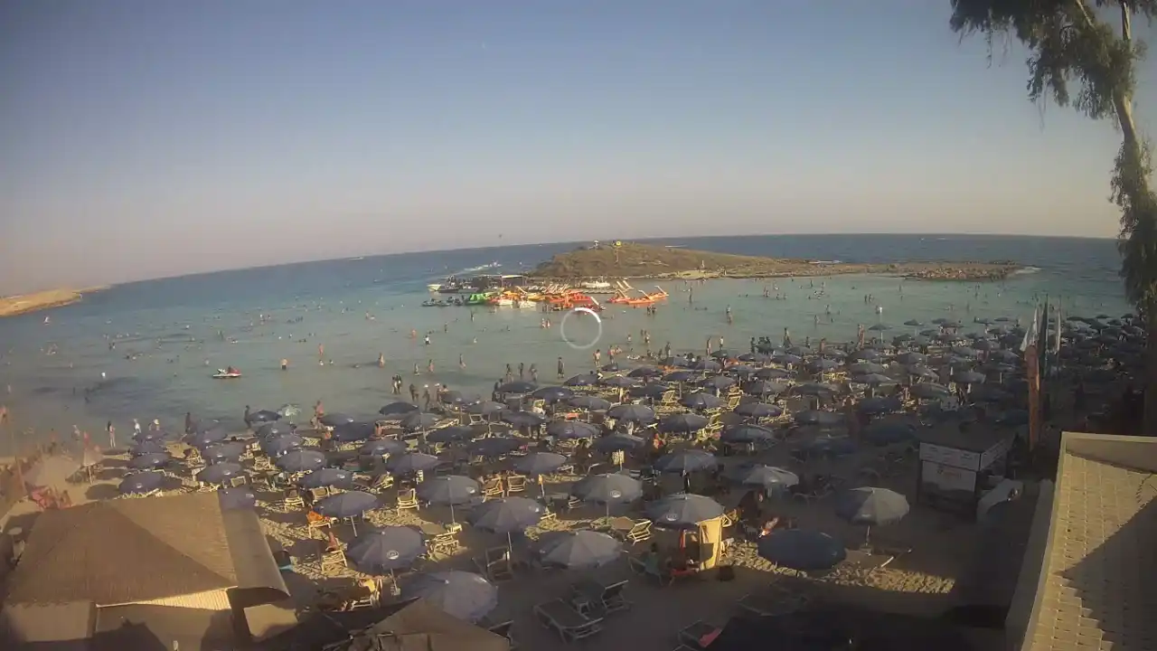 Webcam snapshot from :city — August 22, 2026 15:00