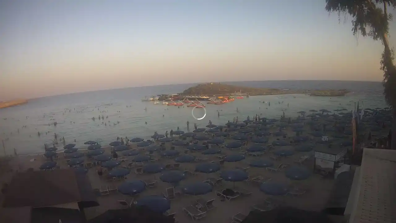 Webcam snapshot from :city — August 22, 2026 16:00