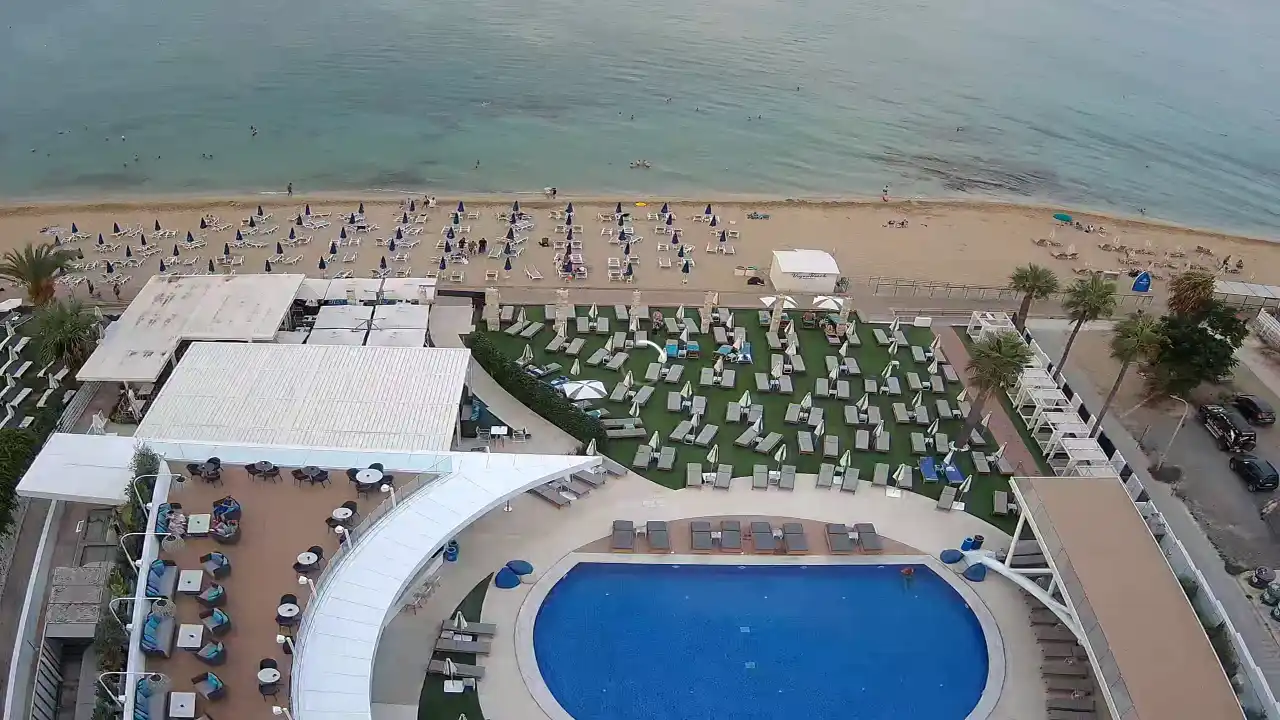 Webcam snapshot from :city — August 28, 2026 16:00