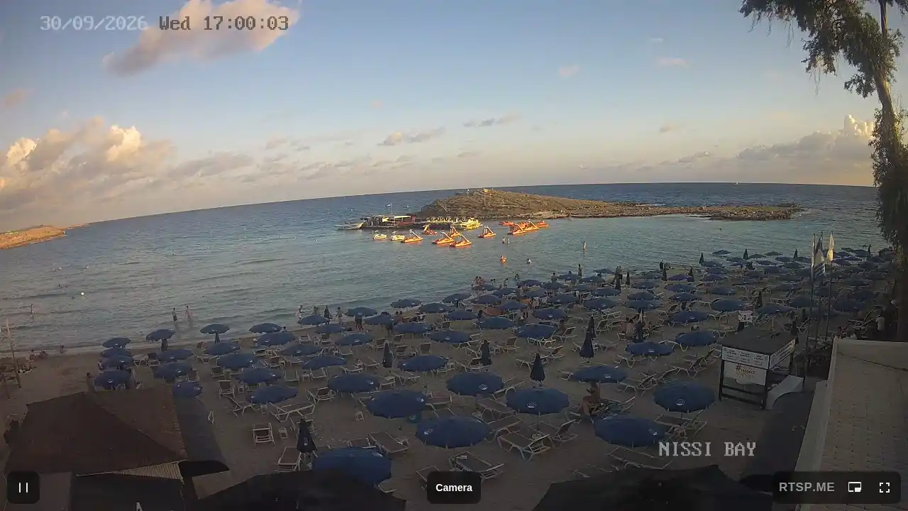 Webcam snapshot from :city — September 30, 2026 15:00