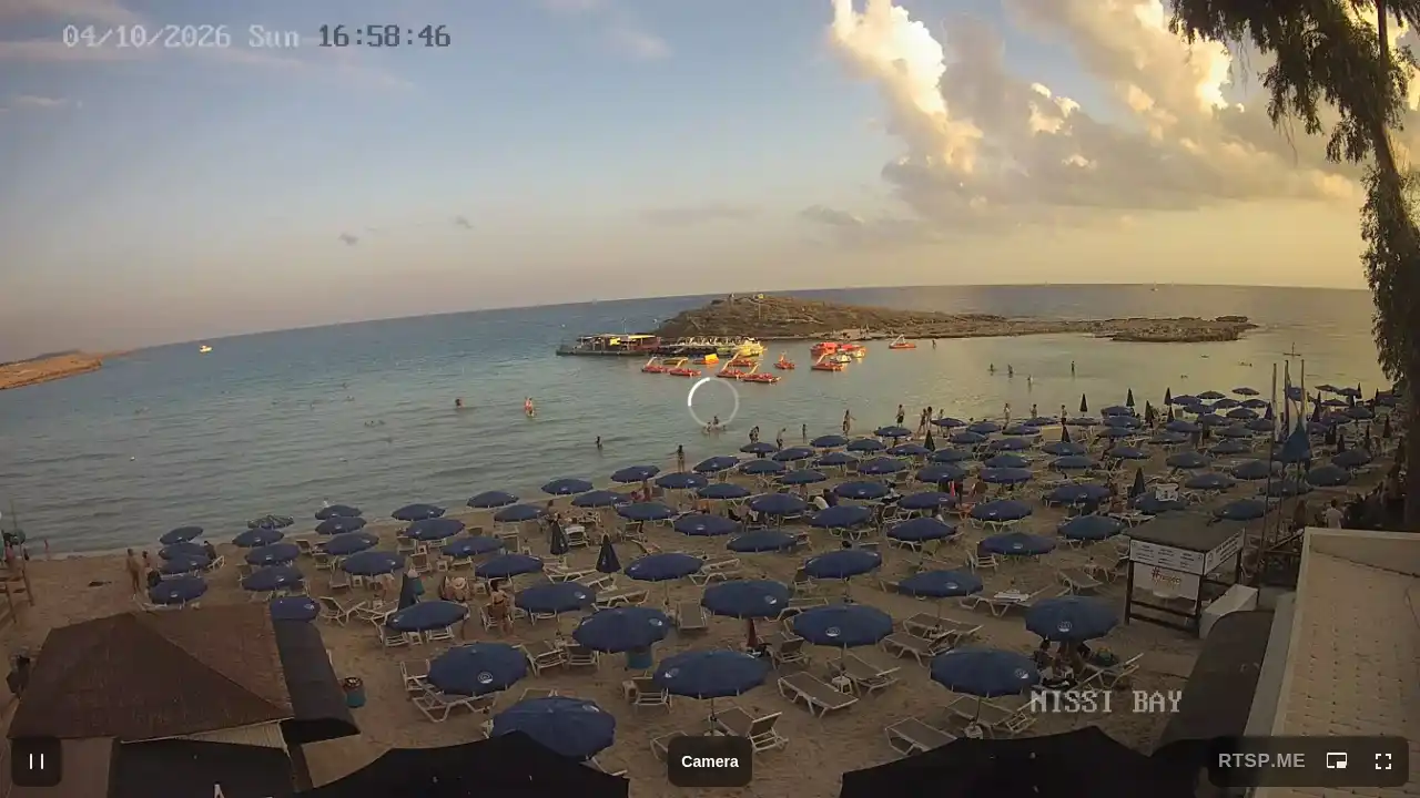 Webcam snapshot from :city — October 4, 2026 15:00
