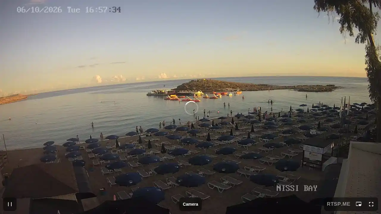 Webcam snapshot from :city — October 6, 2026 15:00