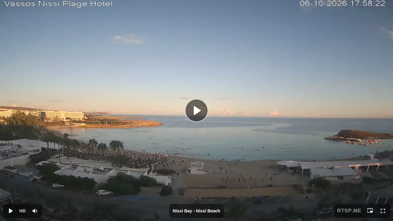 Webcam snapshot from :city — October 6, 2026 15:00