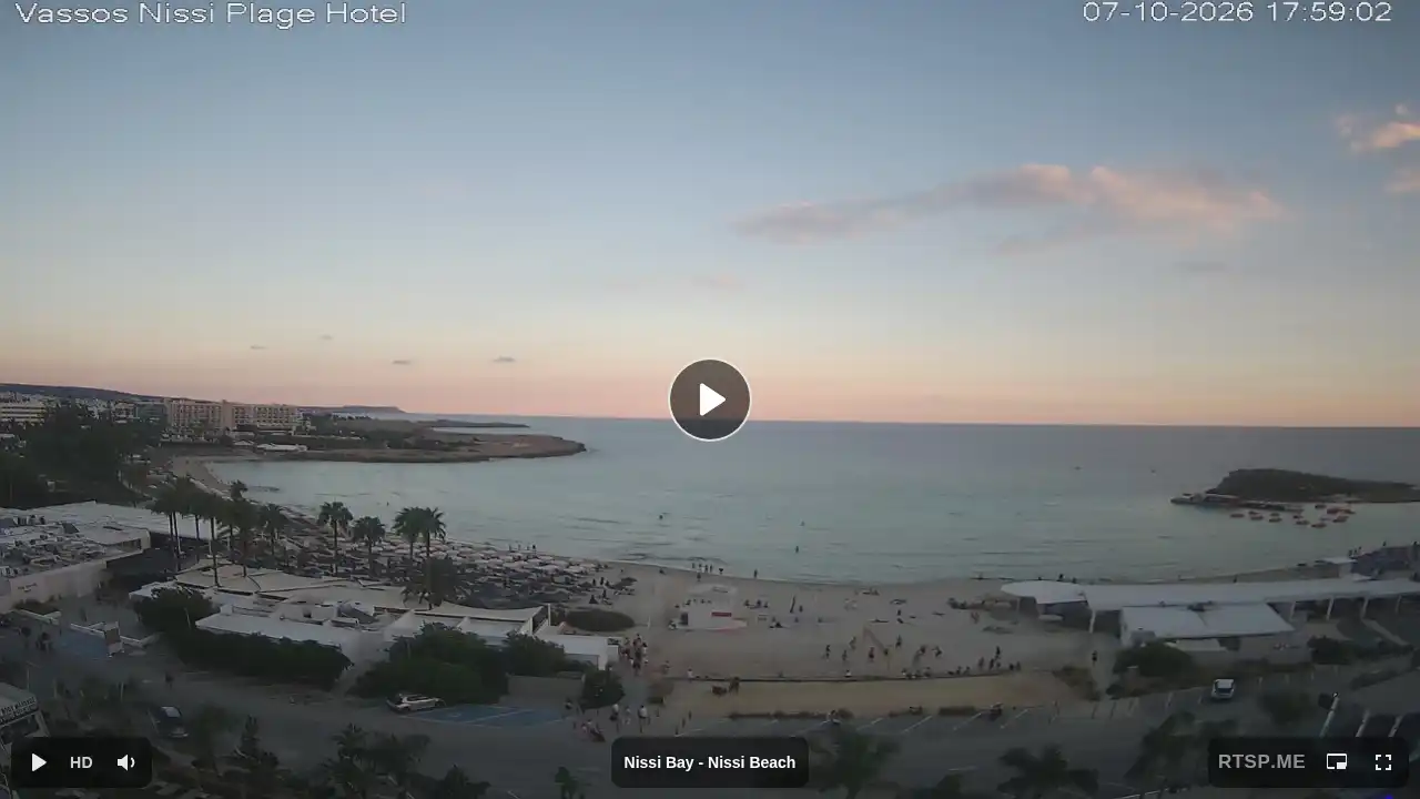 Webcam snapshot from :city — October 7, 2026 15:00