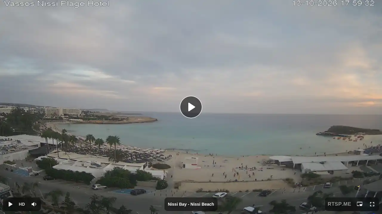 Webcam snapshot from :city — October 13, 2026 15:00